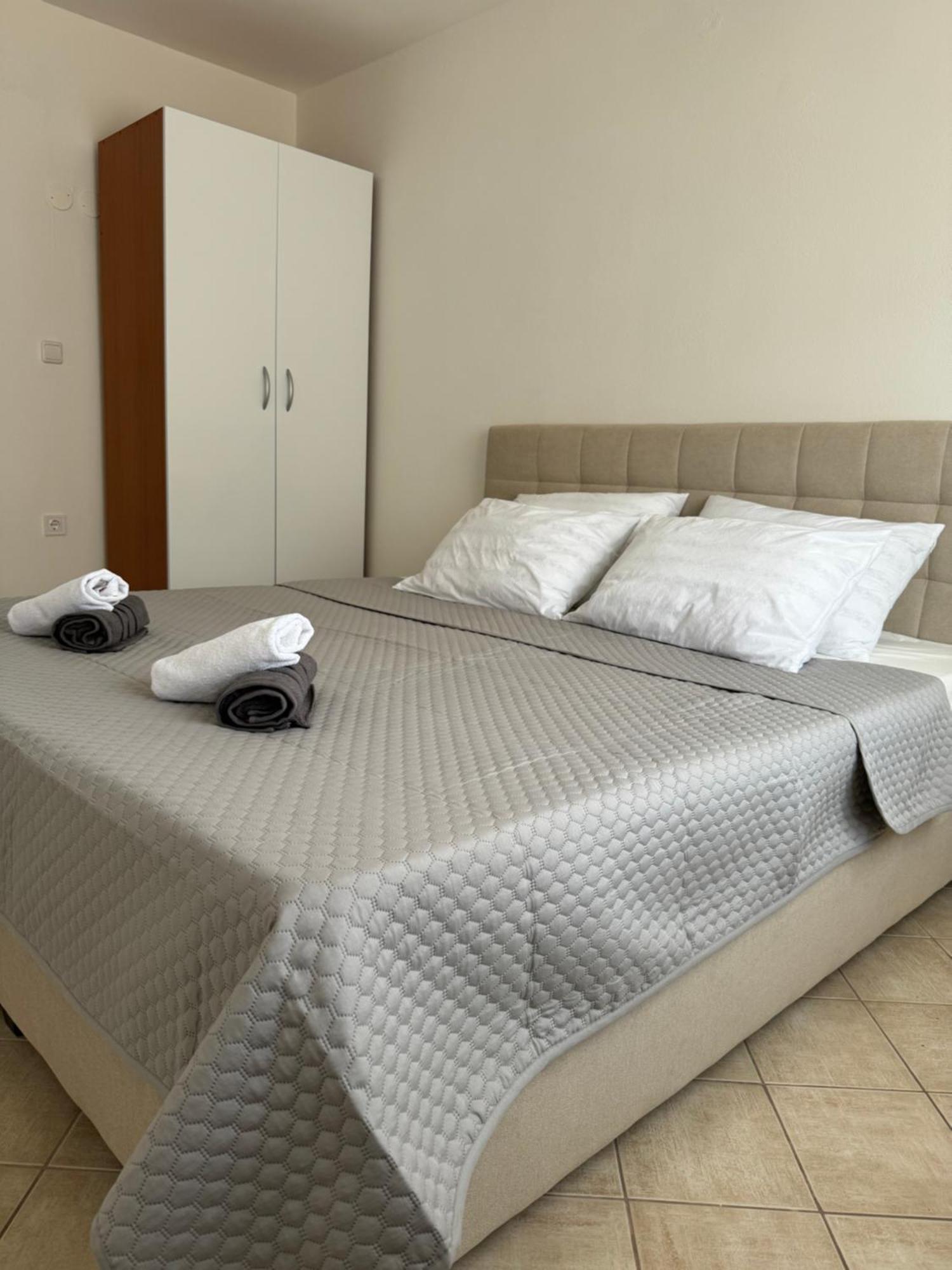 Apartmani Ivano Vir Exterior photo
